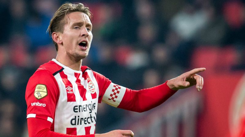De Jong và Dest giúp PSV thăng hạng